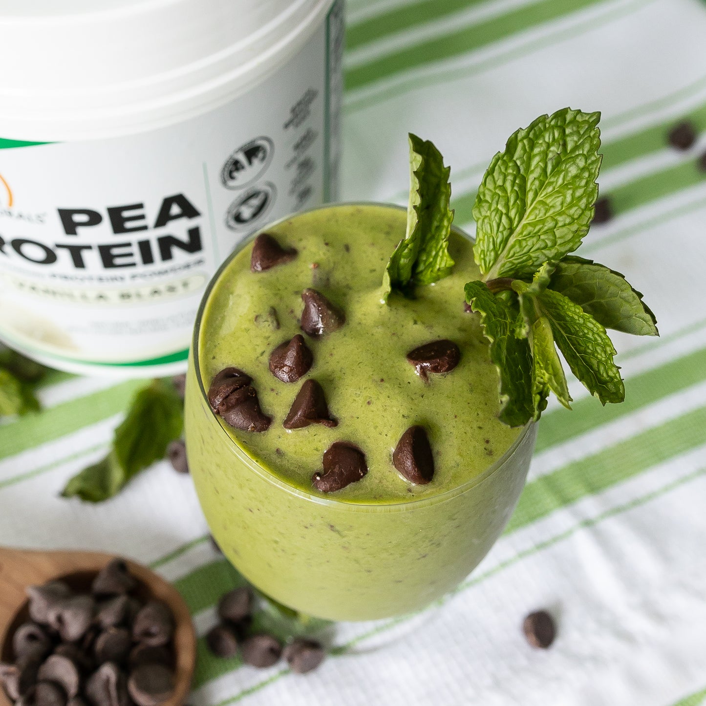 healthy vegan mint chocolate chip smoothie